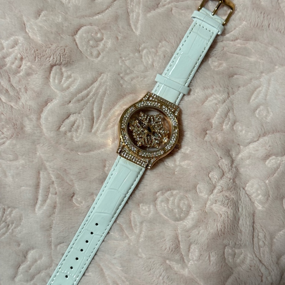 Elegant White and Gold Women's Watch